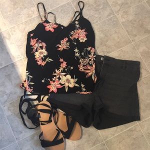 😎🥰3 for 20! Floral cami